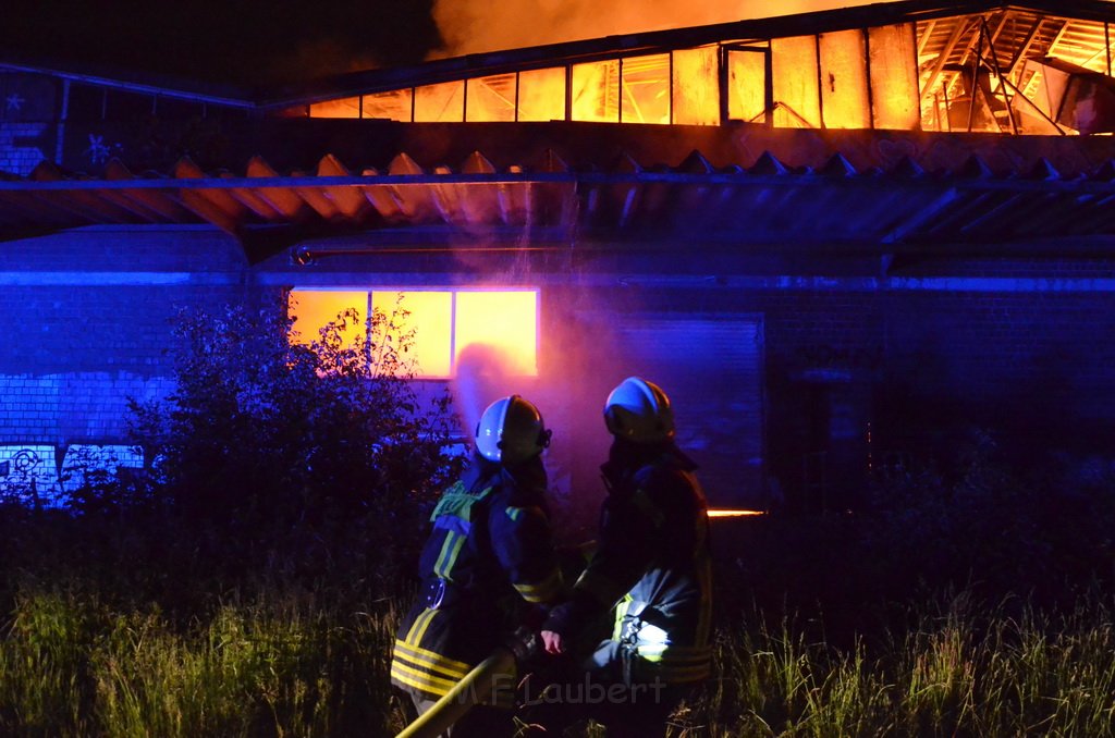 Grossfeuer Poco Lager Koeln Porz Gremberghoven Hansestr P048.JPG - Miklos Laubert